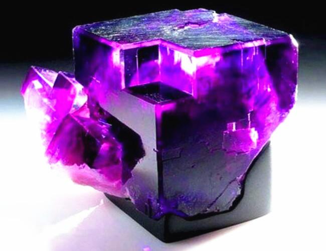 關(guān)于螢石粉最新價(jià)格的分析與討論，市場(chǎng)動(dòng)態(tài)及價(jià)格走勢(shì)探討